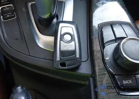 2012 BMW 328I из США, поврежденный, VIN WBA3A5G53CNP15741